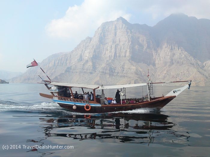 Oman - Musandhab - Khasab dhow fjord cruise - chasing dolphins