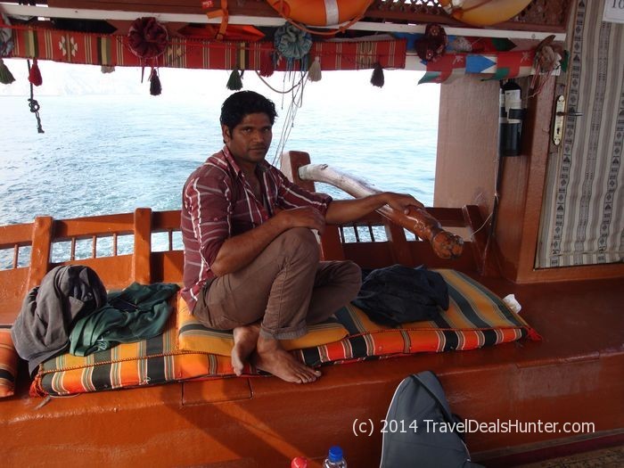 Oman - Musandhab - Khasab dhow fjord cruise - Steersman