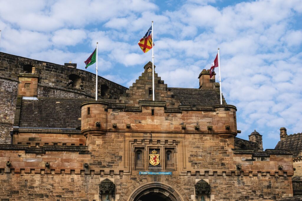 Edinburgh Castle Free Viewpoints: See the Royal Mile for £0