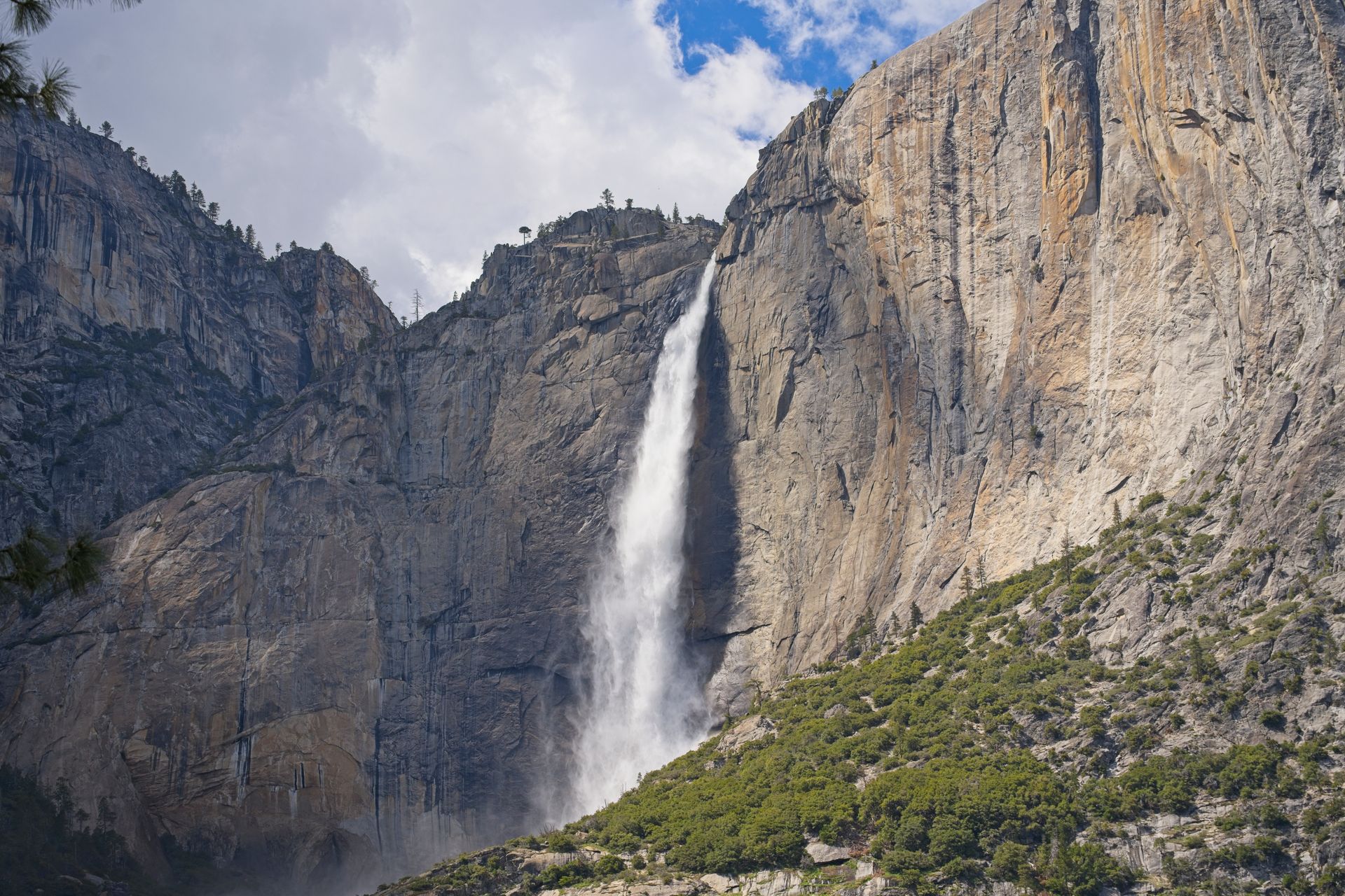 Yosemite's Hidden Waterfall Trails: Why a Private Guide Is Worth It Yosemite’s Hidden Waterfall Trails: Why a Private Guide Is Worth It