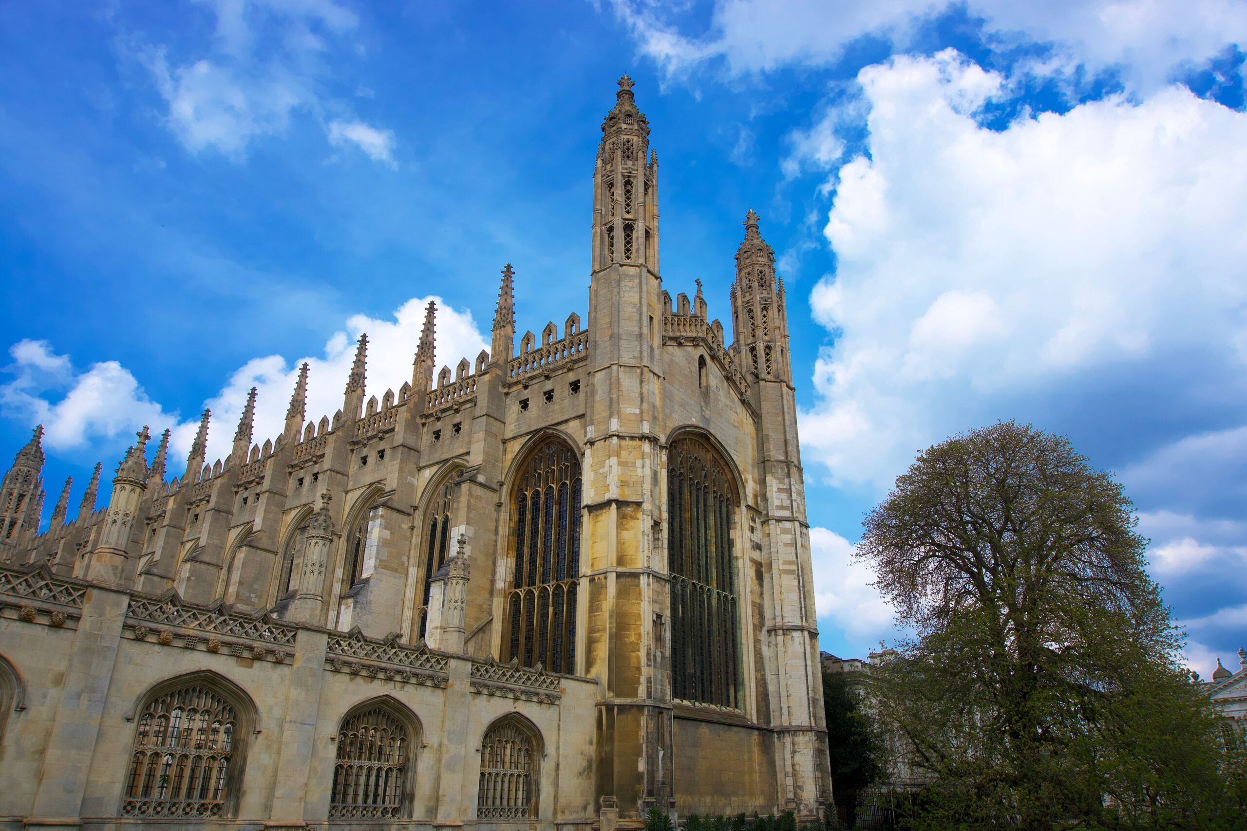 Cambridge Free Walking Guide: Colleges, Punts & Hidden Courtyards