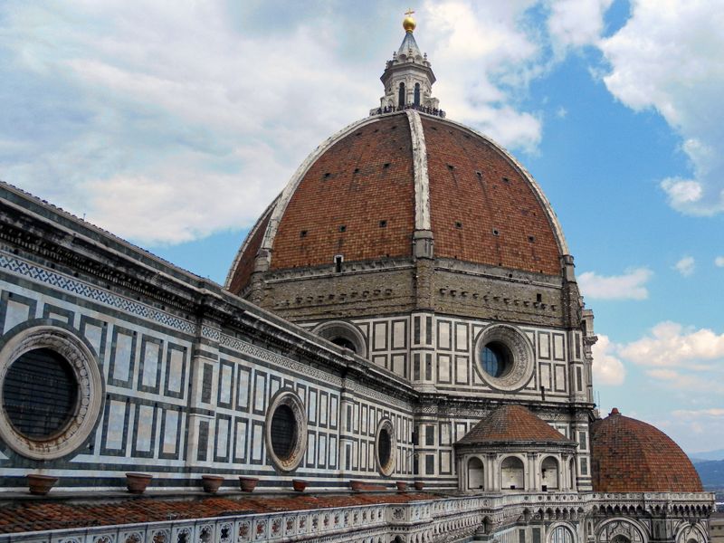 Close-up of the red-tiled dome and marble gallery